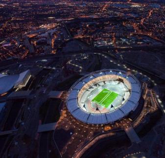 2012年ロンドン五輪では80,000席のスタジアム内のバックエリアに14,000個の照明を提供