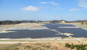 参考：建設中の富津太陽光発電所（発電容量：42MW）